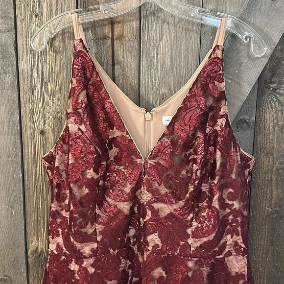 Dress the Population Blair Embellished Fit & Flare Cocktail Dress in Berry/Nude - Picture 7 of 14